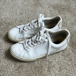 White Veja Sneakers Women’s Size 7